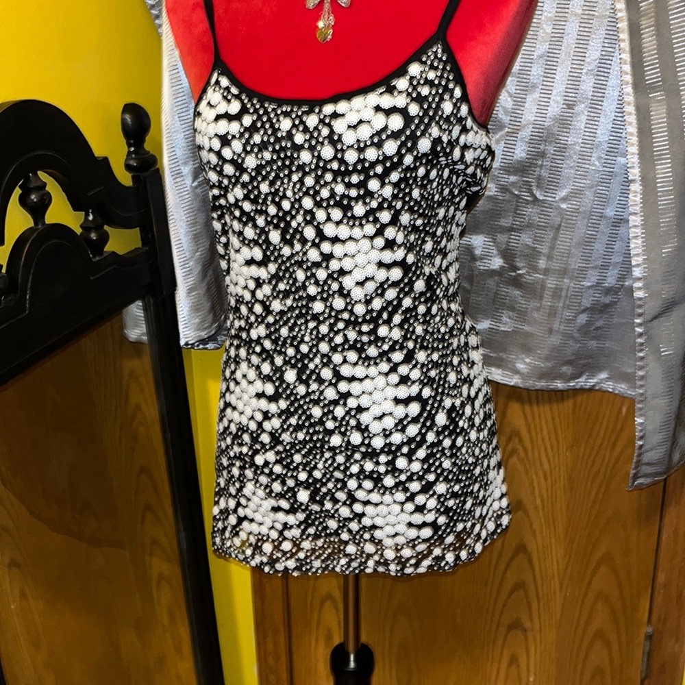 Lipstick size Large sequence top with lining 60% cotton 35% polyester 5% spandex